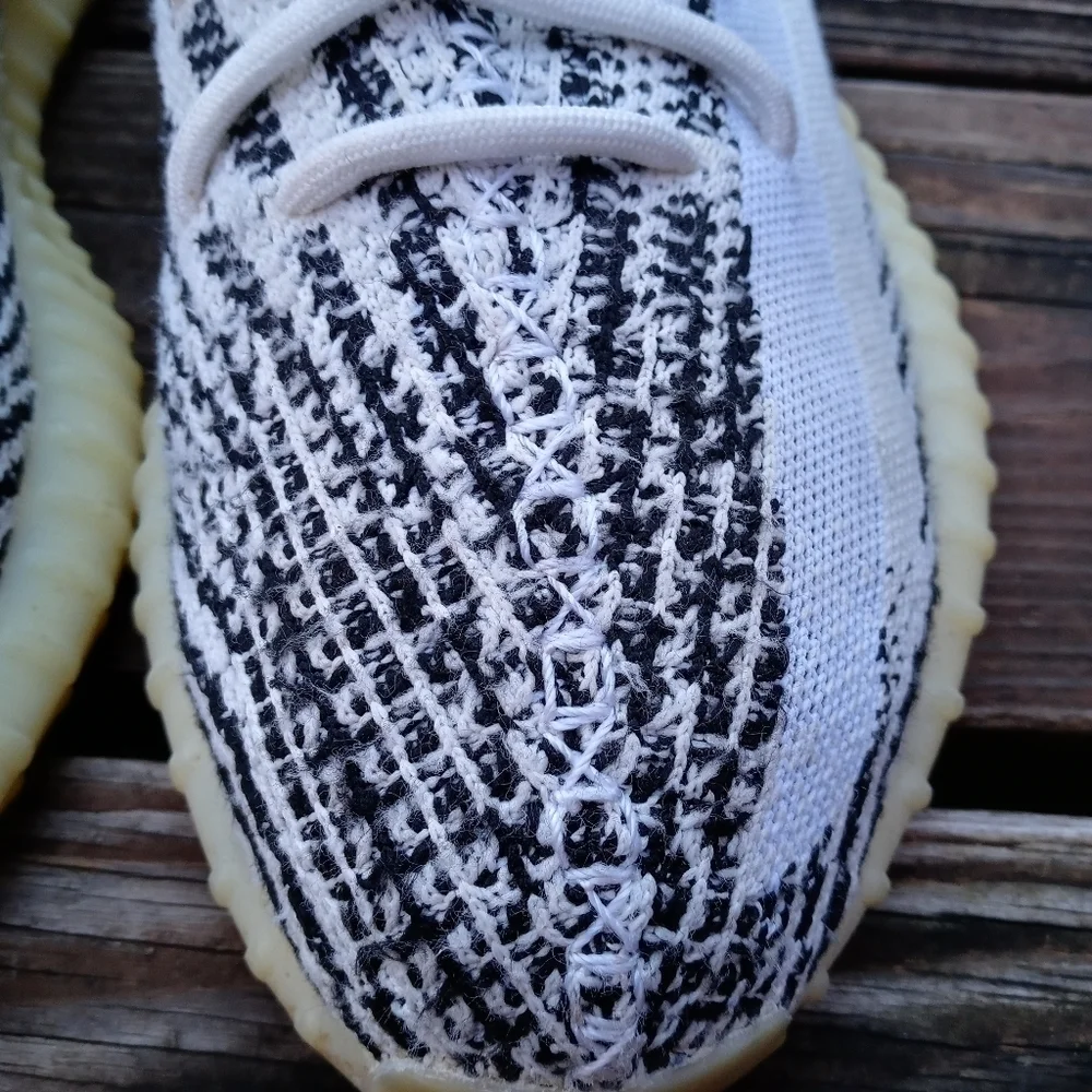 Adidas Yeezy Boost 350 V2 Zebra men's SIZE 11 CP9654 100% AUTHENTIC. 249pem